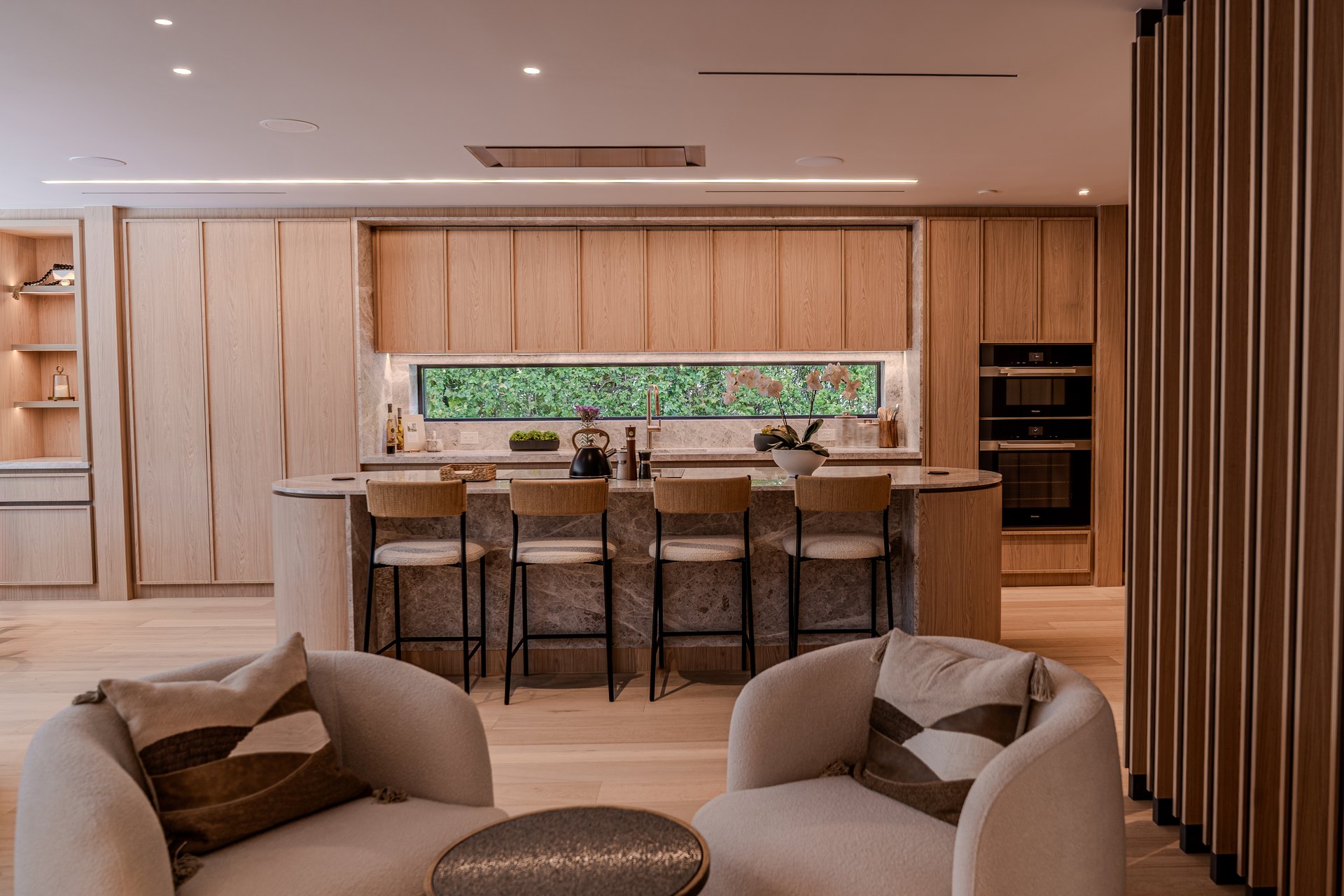 72 — kitchen and lounge